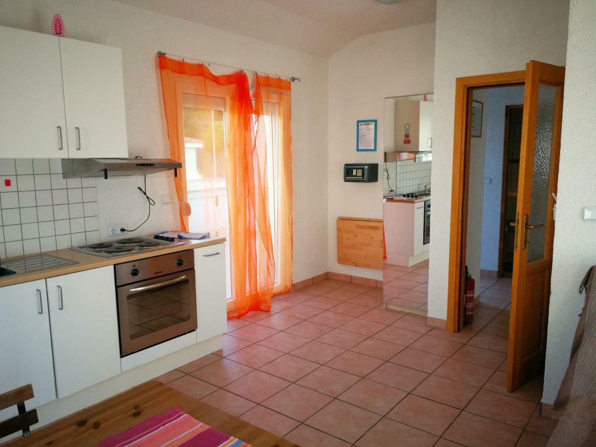 Family Friendly Apartments Island Rab Kampor Exterior photo