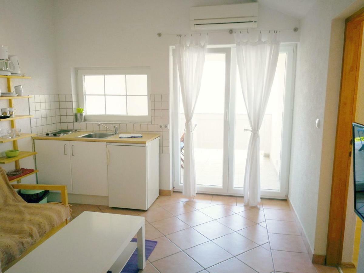 Family Friendly Apartments Island Rab Kampor Exterior photo