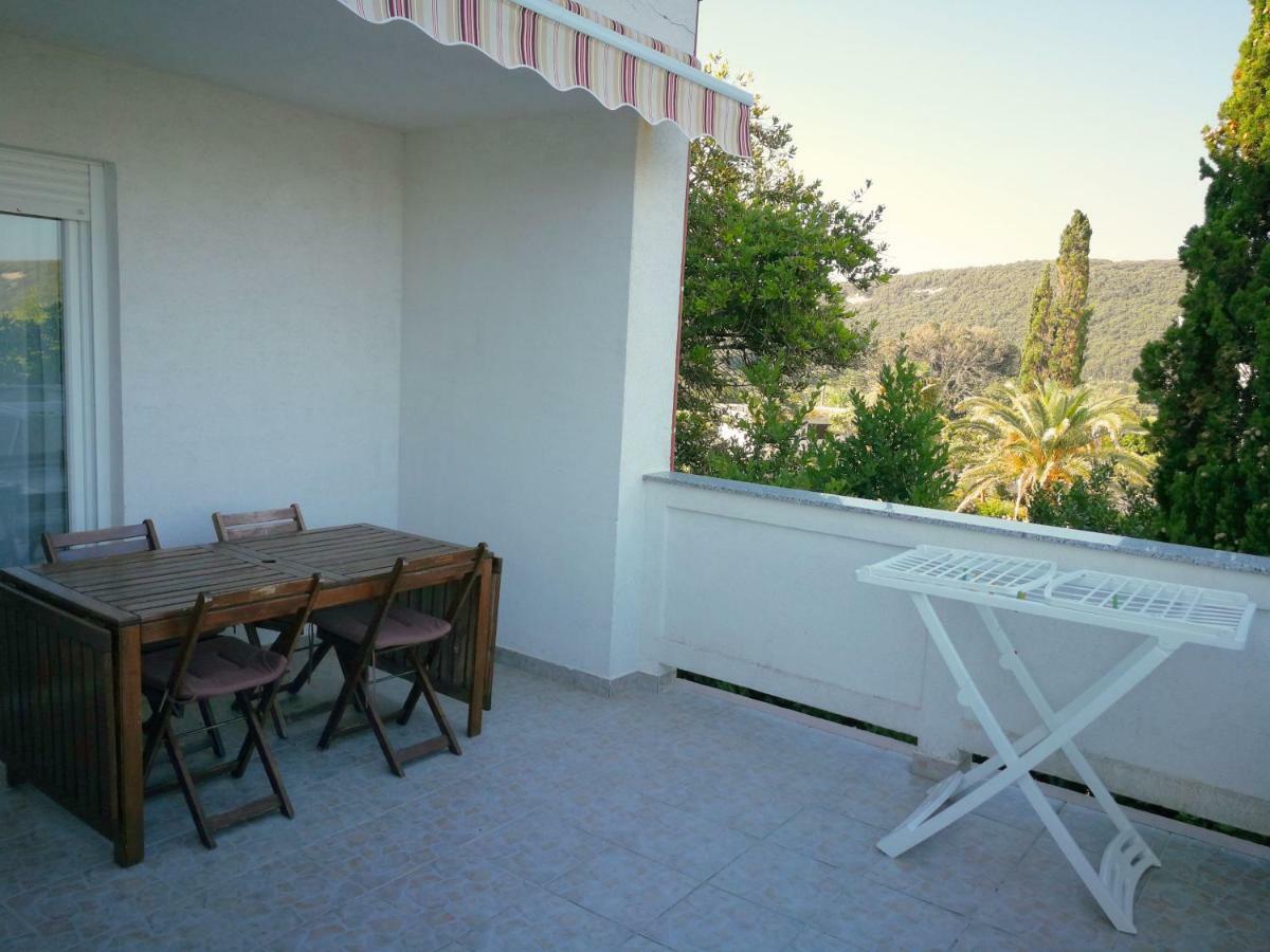 Family Friendly Apartments Island Rab Kampor Exterior photo